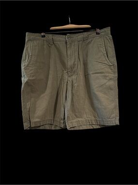 St. John’s Bay Men’s Chino Style Shorts Green Size 38 Used